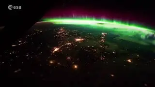 Space Station astronaut captures stunning aurora from above the earth