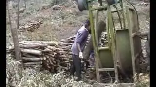 Pressa per fasci di legna