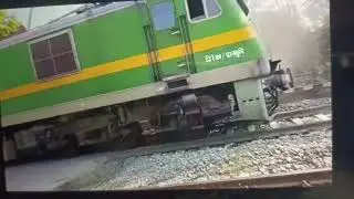  आसनसोल मंडल  मधुपुर लाइन में कुमराबाद रोहिणी खुला गेट से ट्रक पार कर रही थी।  गाड़ी संख्या 13510 