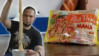 С сосиской покатит? / MAMA Pad Thai / Обзор БП №3