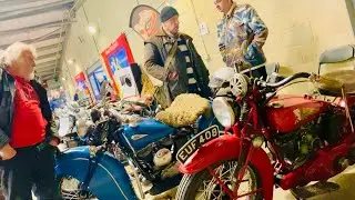 Мотодром &laquo;Стена смерти&raquo;, шоумен Аллан Форд и мотоцикл Indian Scout 1926 года, выставка классическ...