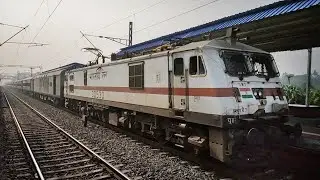 Superbly Whining Dashing Gomoh WAP 7 LHB Howrah - Jaisalmer SF ransacks Begampur at Top Speed !!!