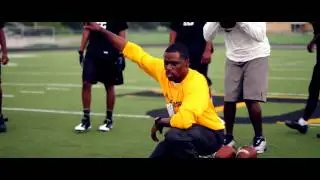 NFL Coach Daron Roberts Gives Back