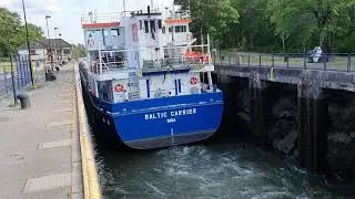 M/S Baltic Carrier i Brinkebergskulle sluss