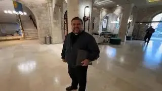Рождественский подарок в Иерусалиме, символизирующий мир и миротворчество.