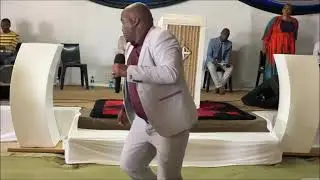 Bawo ndiwunikela ezandleni zakho umoya wam; ministration by Pastor Fusa [Burning Fire]