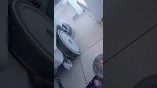 Поломоечная машина lavor free 45 e, сказали что машина просто включается а по факту мрак....