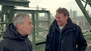 De jongen die van de hef dook