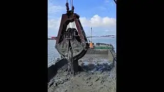 How the Grab Works on a Grab Dredger