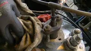 De 2KS2 dieselmotor in het Kromhout museum ook draaiend te zien!