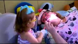 Amamzing Child Cleaning her Dentist Teeth