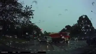 Reckless Van Driver beating traffic light at Mandai Road Junction 27 Apr 18 @4.59pm