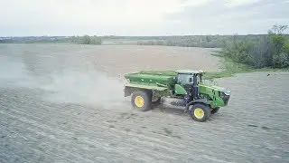 New John Deere F4365 - Broadcasting Fertilizer