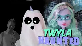 Twyla Getting Ghostly in Haunted - Monster High