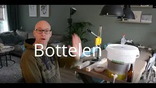 Eigen gebrouwen Bier bottelen.