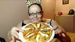 MUKBANG: PIZZA CON WURSTEL ZUCCHINE (video vecchio ma divertente con zia e la cofana🤣)