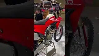 Только что с EICMA 2025 &mdash; Ducati наконец-то представляет Desmo 450 Enduro!