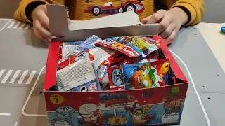 We open a box full of Superzings!!!!! &Alpha;&nu;&omicron;ί&gamma;&omicron;&upsilon;&mu;&epsilon; έ&nu;&alpha; &kappa;&omicron;&upsilon;&tau;ί &mu;&epsilon; Superzings!!!