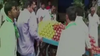 MNS workers abuse fruit vendor