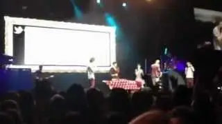 Man In The Mirror - One Direction cover (in Atlanta)