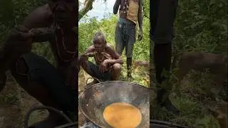 Wow 😯😋 So delicious Soup, See how Hadza boys sharing food with their families #hadzabetribe