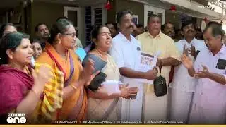 ചേവായൂർ പൊലീസ് സ്റ്റേഷന് മുന്നിൽ 'പോറ്റിയെ കേറ്റിയെ' പാട്ടുമായി കോൺഗ്രസ്‌ പ്രവർത്തകർ...