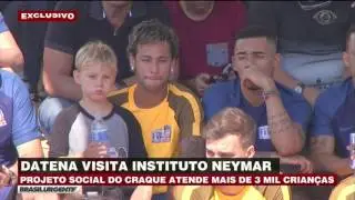 Datena visita projeto social do craque Neymar