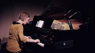 Xenia Pestova plays 