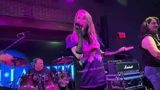Aquanett doing Heart Barracuda 