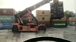 @Mumbai CDN company main kalmar container shifting karte hue#Viral# Video.