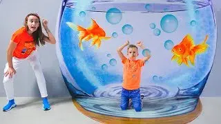 Влад и мама играют в детском музее в Дубае.