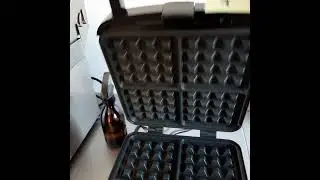 Cleaning the waffle maker! #wafflemaker #howtomakewaffles #invercargill