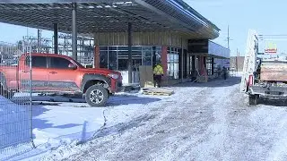 Срок завершения строительства автобусного терминала на Уотер-стрит снова отложен.