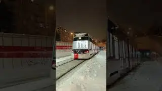 Odjezd tramvaje &Scaron;koda 52t ze zast&aacute;vky Chaplinovo N&aacute;měst&iacute; #snow  #shorts