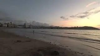 Anochece en la playa del Orz&aacute;n. A Coru&ntilde;a (VR180 3D)