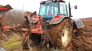 Plowing in the mud-Arătură pe teren dificil-Tractor New Holland M 135-Trenul IR 1834 Timișoara-Iași