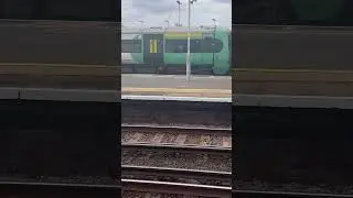 Train 🚊 spotting at Clapham Junction Station