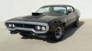 Clash of the Classics - 1971 Plymouth Roadrunner vs. 1971 Chevrolet Chevelle