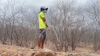 girin carrega o copo de baito veja Ma&iacute;s#comedia#sert&atilde;o#humor#pegadinha 