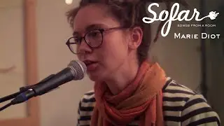 Marie Diot - Dümmlich Schauender Riesenhund | Sofar Weimar