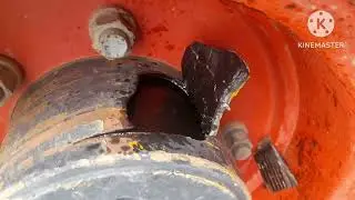 Backhoe loader B730 ,front wheel hub damage,running without oil ,maintenance failure