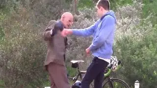 Teenage Prankster Gets OWNED by Veteran Boxer