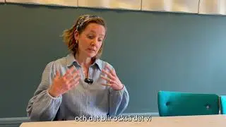 Maria &auml;r h&auml;lso- och sjukv&aring;rdskurator och har g&aring;tt utbildningen Family Talk Intervention, FTI