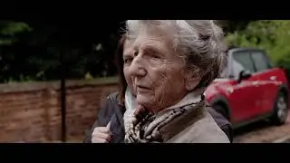 70 Years On: Dorothy's Emotional Land Rover Reunion - Land Rover Canada
