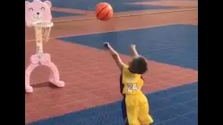 2-year-old basketball boy becomes internet sensation| CCTV English