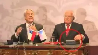 Vaclav Klaus steals pen in official meeting