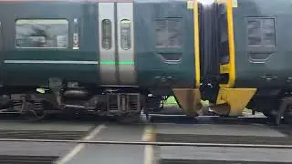 Class 158 gwr into salisbury station.