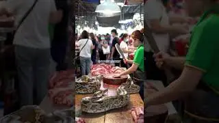 Giant Snake Moving Wildly in a Crowded Market!