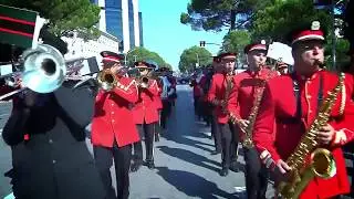 Orkestra Frymore e FA performon me shkoll&euml;n britanike t&euml; muzik&euml;s p&euml;r orkestrat e ushtris&euml;