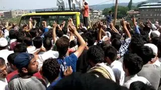 Kashmir Azadi Agitation 2016: Protrstors shout pro Pakistan slogans